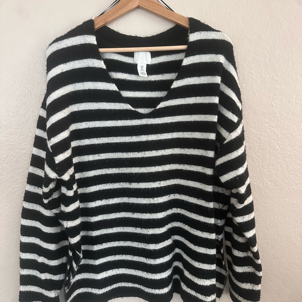 H&M Black and White Striped V-Neck Sweater